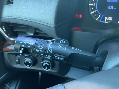 Used 2017 Cadillac Escalade ESV 4WD image 41