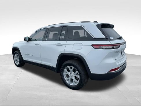 Used 2023 Jeep Grand Cherokee Limited AWD/4WD image 6