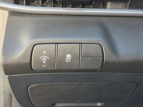 Used 2024 Hyundai Elantra SEL FWD image 28