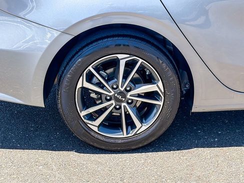 Used 2024 Kia Forte LXS w/ LXS Technology Package FWD image 13