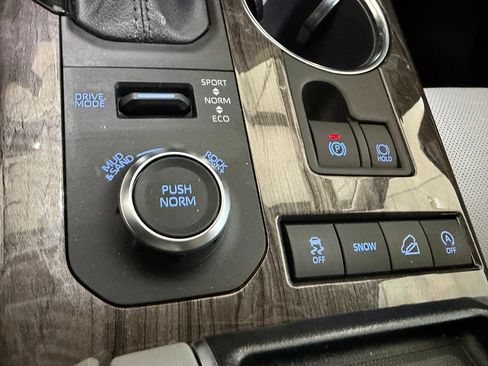 Used 2021 Toyota Highlander Platinum AWD/4WD image 3