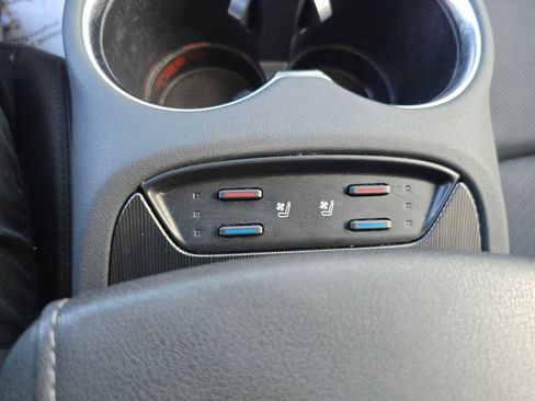 Certified 2023 Toyota Venza Limited image 33