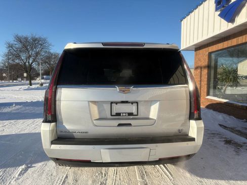 Used 2020 Cadillac Escalade Luxury image 4