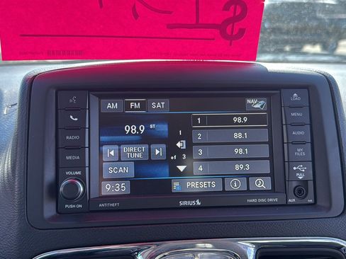 Used 2016 Chrysler Town & Country Touring-L w/ Driver Convenience Group image 15