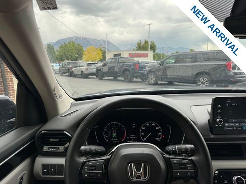 Used 2025 Honda Pilot Touring image 24