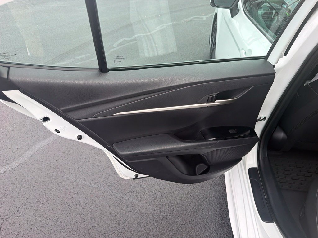 Used 2025 Toyota Camry SE FWD image 12
