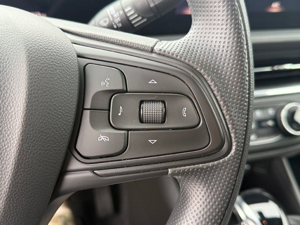 Used 2025 Buick Envista Preferred FWD image 17