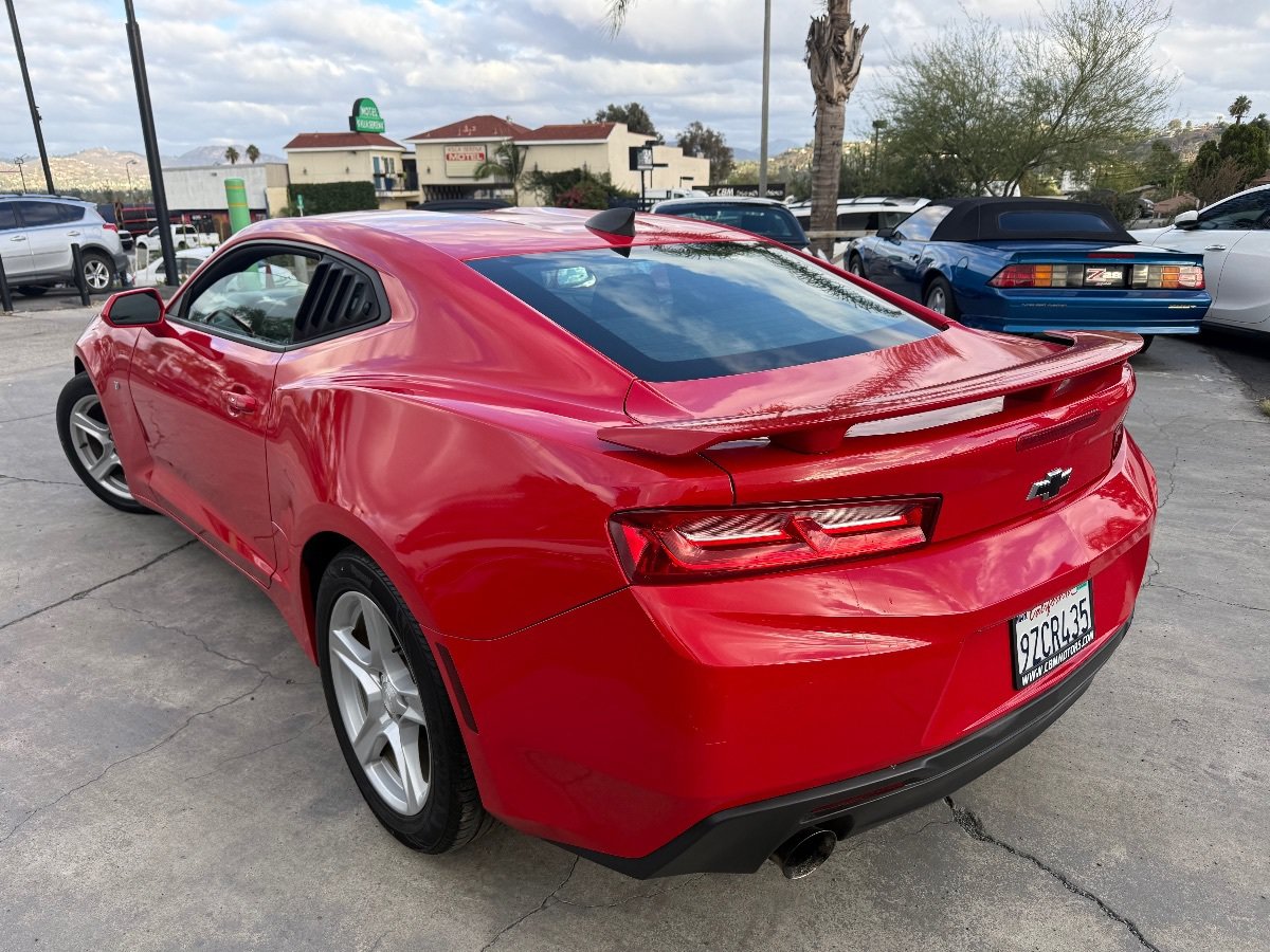 Used 2018 Chevrolet Camaro LT RWD image 5