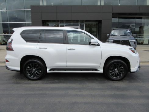 Used 2023 Lexus GX 460 Luxury w/ Sport Design Package AWD/4WD image 11
