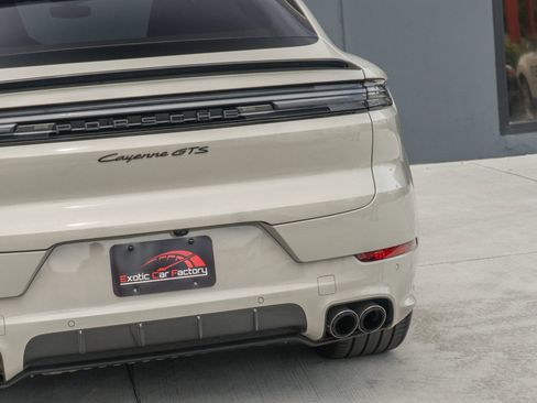 Used 2025 Porsche Cayenne GTS AWD/4WD image 45