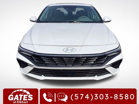 Used 2025 Hyundai Elantra SEL FWD image 2