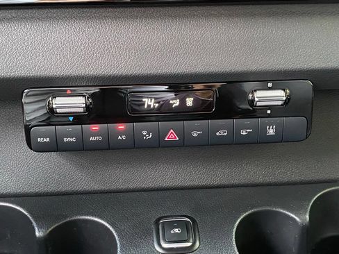 Used 2024 Mercedes-Benz Sprinter 2500 image 27