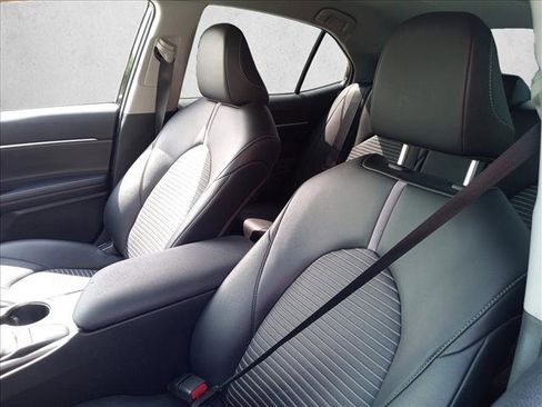 Used 2024 Toyota Camry SE image 13