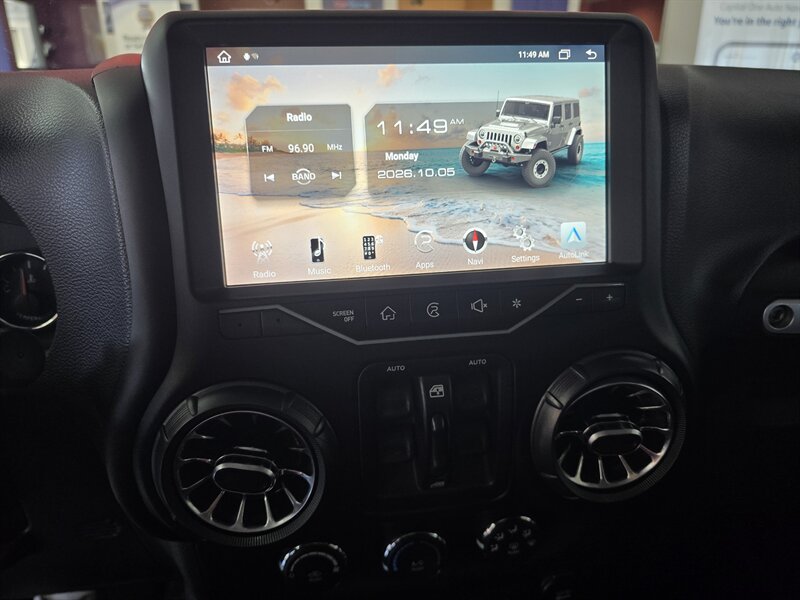 Used 2013 Jeep Wrangler Unlimited Rubicon AWD/4WD image 22