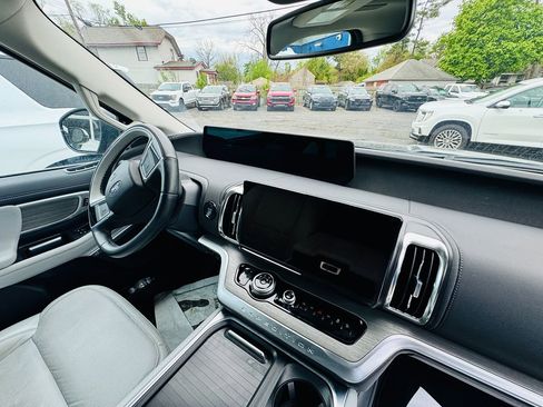 Used 2025 Ford Expedition Platinum w/ Driver's Package AWD/4WD image 19