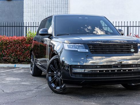 Used 2025 Land Rover Range Rover Long Wheelbase SE image 15