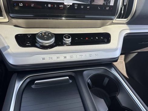 Used 2025 Ford Expedition Active AWD/4WD image 33