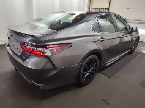 Used 2024 Toyota Camry SE image 3