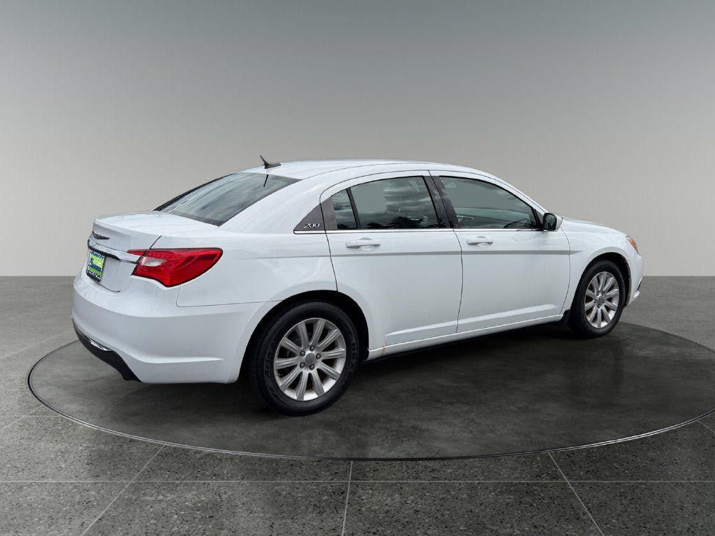 Used 2014 Chrysler 200 Touring FWD image 10