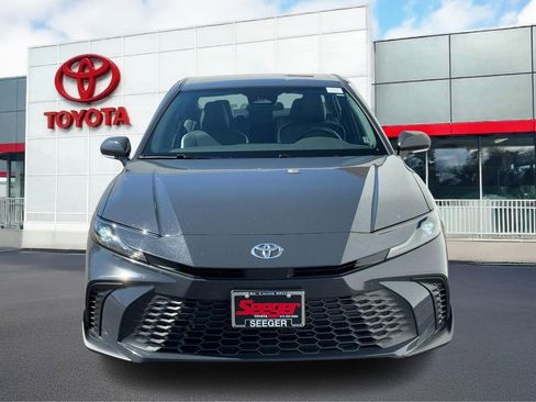 Used 2025 Toyota Camry Hybrid image 7