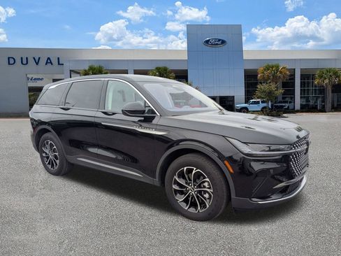 Used 2025 Lincoln Nautilus Premier AWD/4WD image 2