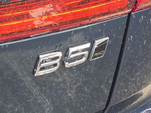 Certified 2023 Volvo XC60 B5 Plus w/ Protection Package Premier AWD/4WD image 9