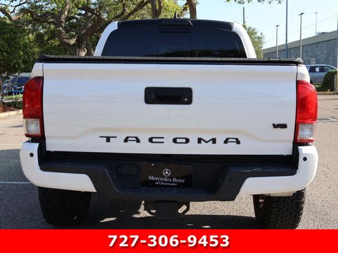 Used 2017 Toyota Tacoma TRD Off-Road AWD/4WD image 8