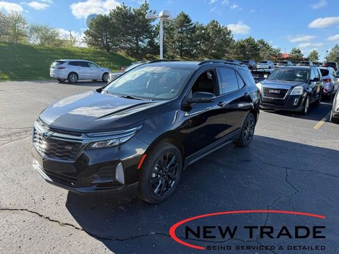 Used 2023 Chevrolet Equinox RS AWD/4WD image 1