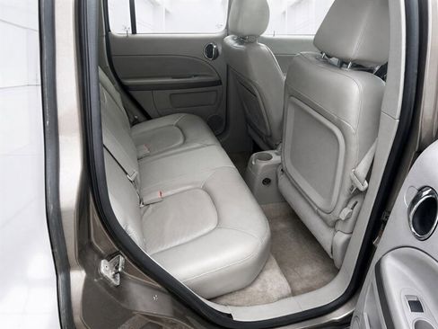 Used 2011 Chevrolet HHR LT FWD image 25