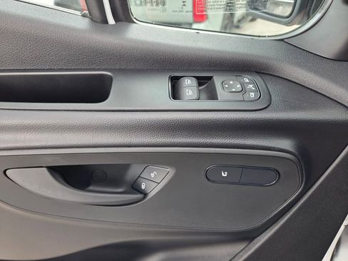 Used 2025 Mercedes-Benz Sprinter 2500 image 23