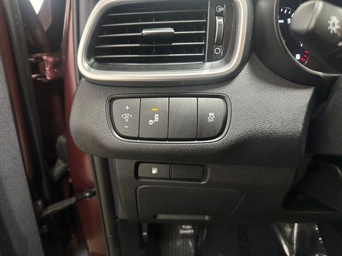 Used 2020 Kia Sorento LX image 11