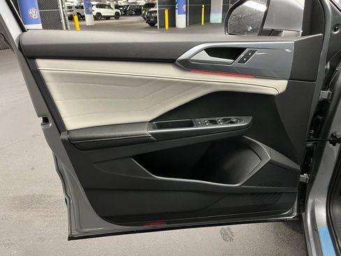 New 2025 Volkswagen Taos SEL image 18