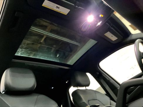 Used 2025 Porsche Cayenne image 24