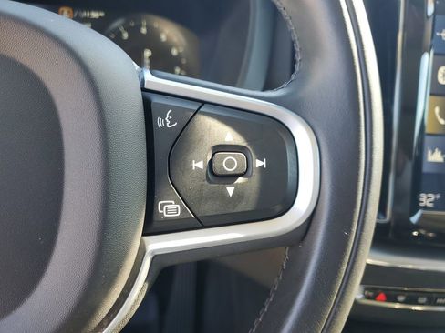 Used 2019 Volvo XC60 T6 Momentum w/ Advanced Package image 31