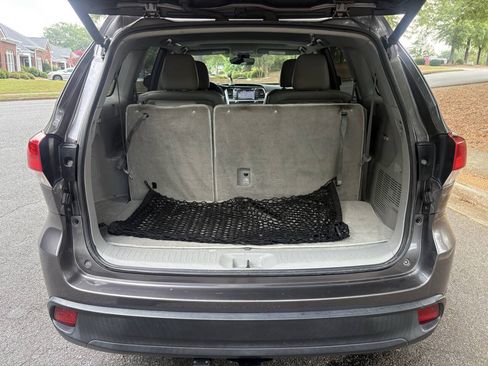 Used 2019 Toyota Highlander XLE FWD image 42