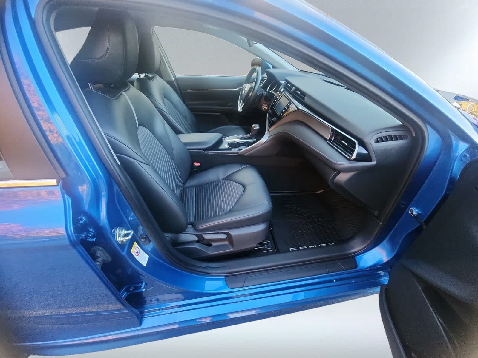 Used 2019 Toyota Camry SE FWD image 7