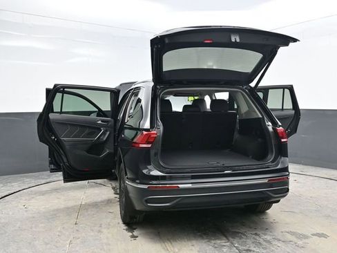 Used 2024 Volkswagen Tiguan SE image 44