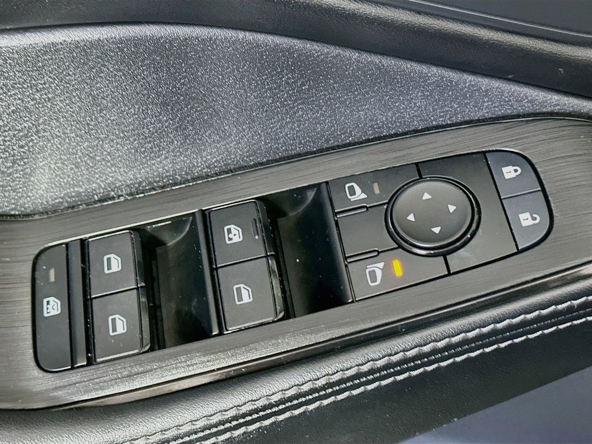 Used 2023 Nissan Rogue SV w/ SV Premium B Package FWD image 15