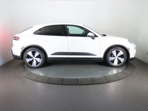 Certified 2024 Porsche Macan 4 Electric AWD/4WD image 8