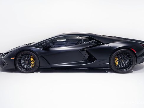 Used 2024 Lamborghini Revuelto AWD/4WD image 5