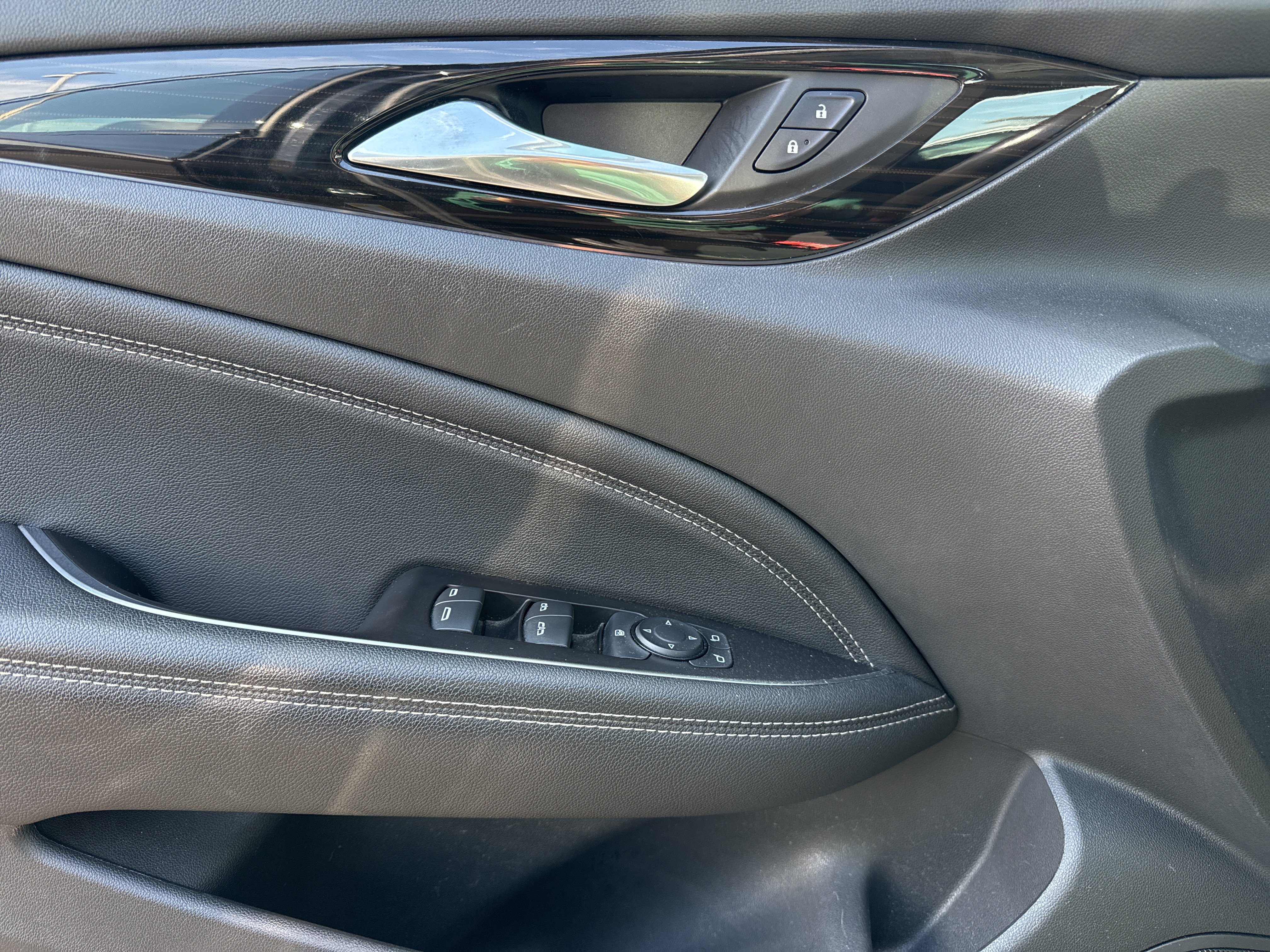 Used 2019 Buick Regal Essence w/ Driver Confidence Package I AWD/4WD image 4