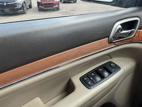 Used 2011 Jeep Grand Cherokee Overland AWD/4WD image 29