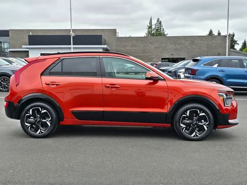 Certified 2023 Kia Niro Wind w/ Wind Preserve Package FWD image 7