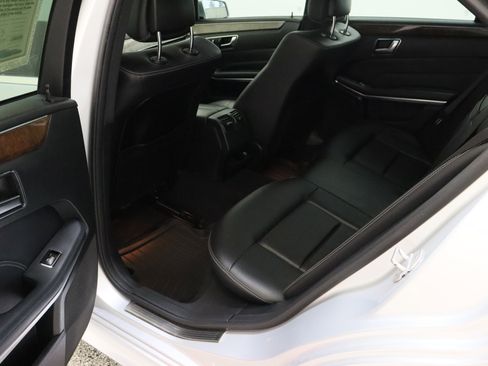 Used 2016 Mercedes-Benz E 350 Sedan w/ Premium Package image 27