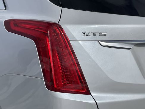 Used 2019 Cadillac XT5 Luxury image 39