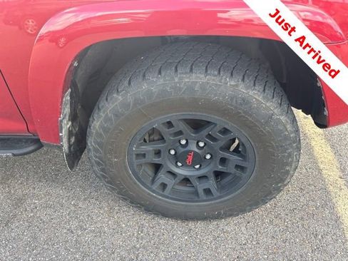 Used 2024 Toyota 4Runner TRD Off-Road Premium w/ Moonroof Package AWD/4WD image 17