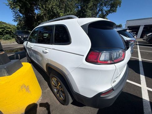 Used 2019 Jeep Cherokee Latitude Plus w/ Comfort/Convenience Group AWD/4WD image 3
