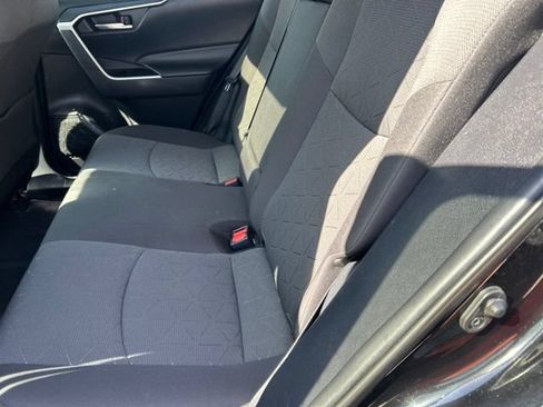 Used 2021 Toyota RAV4 XLE w/ Convenience Package FWD image 10