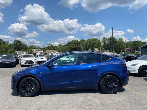 Used 2024 Tesla Model Y Long Range AWD/4WD image 2