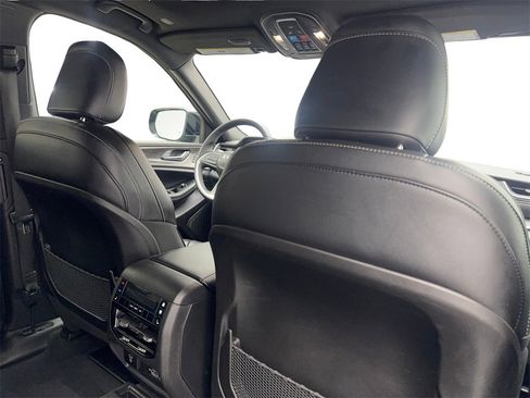 Used 2024 Jeep Grand Cherokee L Limited w/ Luxury Tech Group II image 47